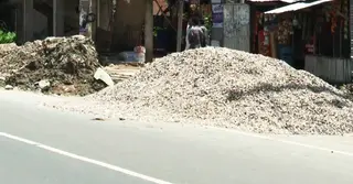 নোয়াখালীতে চলছে সড়ক দখল, বাড়ছে দুর্ঘটনা-দুর্ভোগ